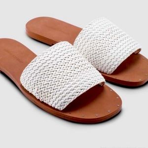 BANANA REPUBLIC WHITE WOVEN SLIDE SANDALS